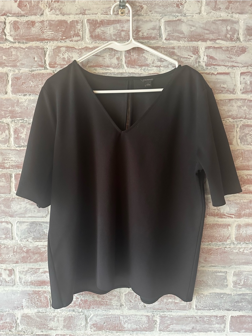 Ann Taylor Black V-Neck Short Sleeve Blouse